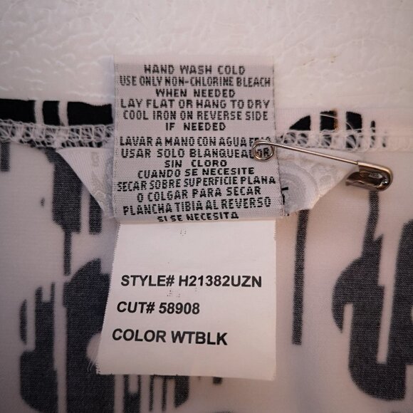 Speechless Ladies Sleeveless Black & White V-neck Top - Picture 4 of 8